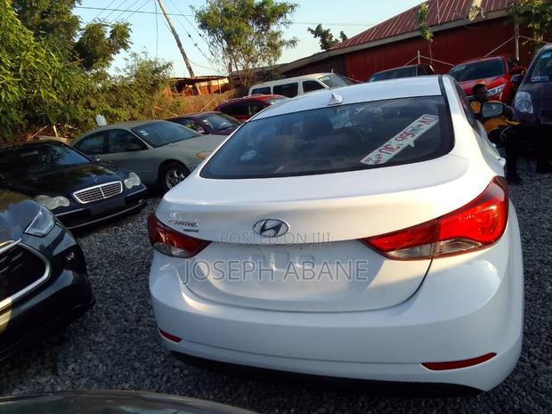 Hyundai Elantra SE Sedan FWD (1.8L 4cyl 6A) 2016 White · Photo 3