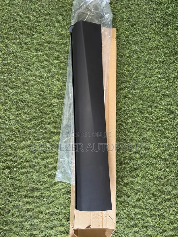 Mitsubishi Outlander Back Door Moulding 2022 2023 2024 2025 2026 · Photo 1