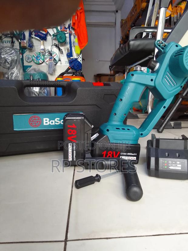 8" Cordless Chainsaw · Photo 2