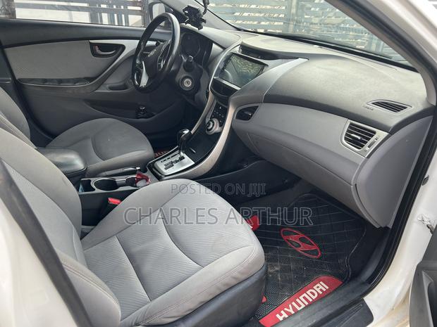 Hyundai Elantra Limited 4dr Sedan (1.8L 4cyl 6A) 2014 White · Photo 4