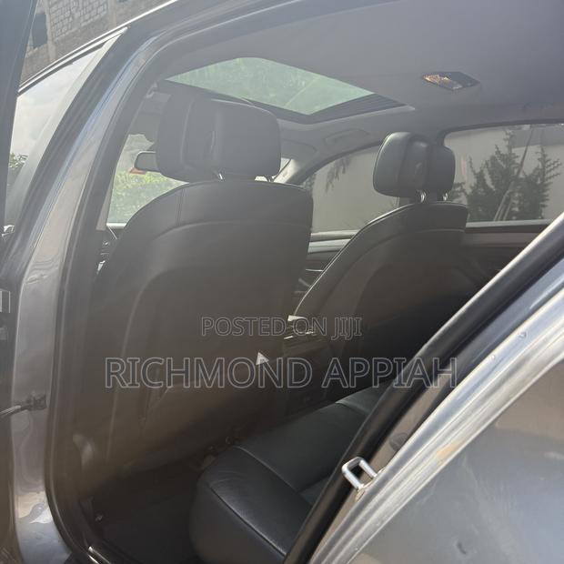BMW 523i 2013 Gray · Photo 3