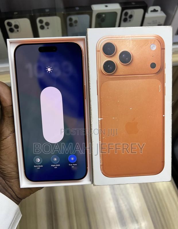Apple iPhone 17 Pro Max 256 GB Orange · Photo 2