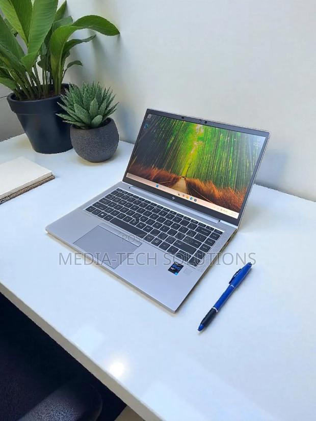 Laptop HP EliteBook 840 G8 16GB Intel Core i7 SSD 512GB · Photo 2