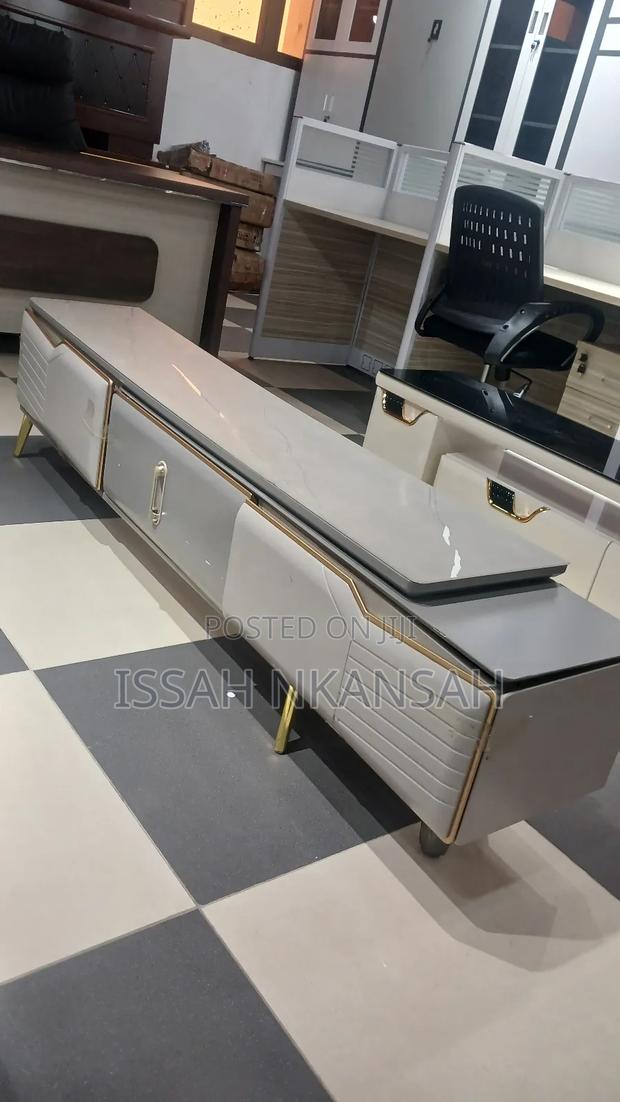 Executive Tv Stand · Photo 4