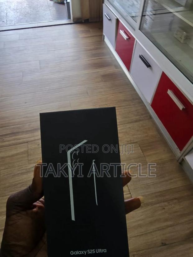 New Samsung Galaxy S25 Ultra 512 GB Black · Photo 1