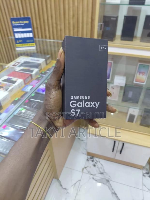 New Samsung Galaxy S7 32 GB Black · Photo 2