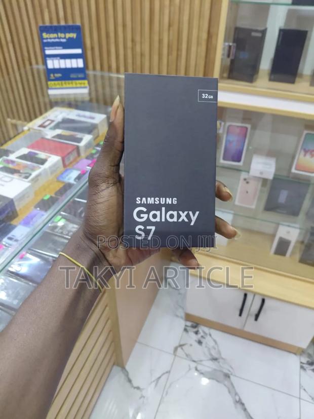 New Samsung Galaxy S7 32 GB Black · Photo 1