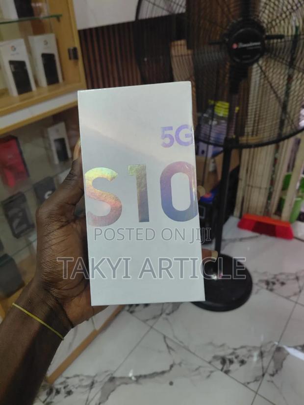 New Samsung Galaxy S10 5G 512 GB Black · Photo 1