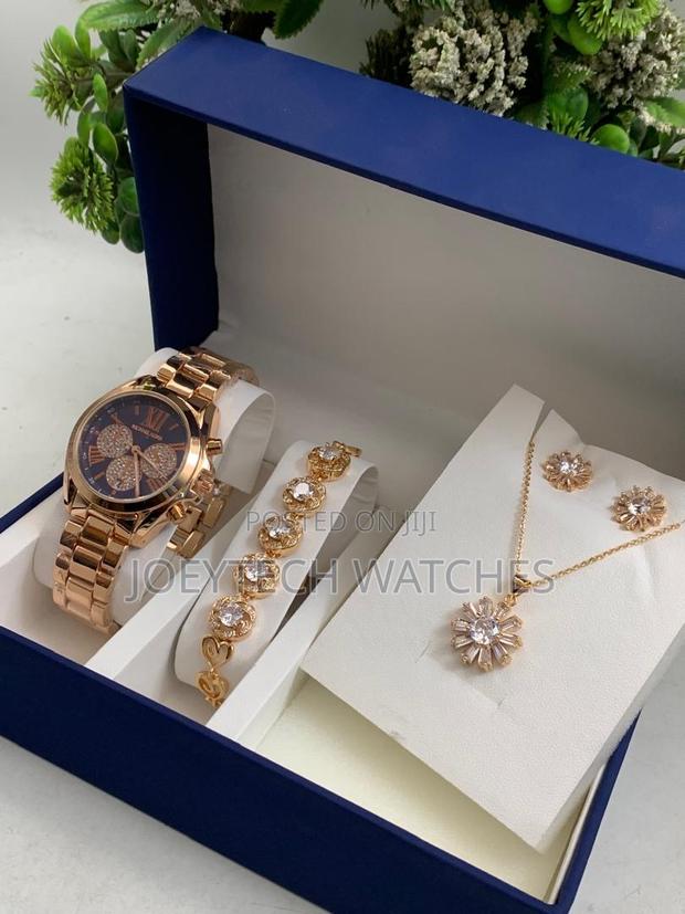 Michael Kors Designer Watch Set for Ladies · Photo 2