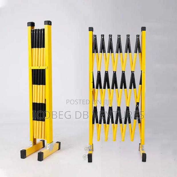 Expandable Fiber Barricade With Wheels/ Fence/Barrier · Photo 5