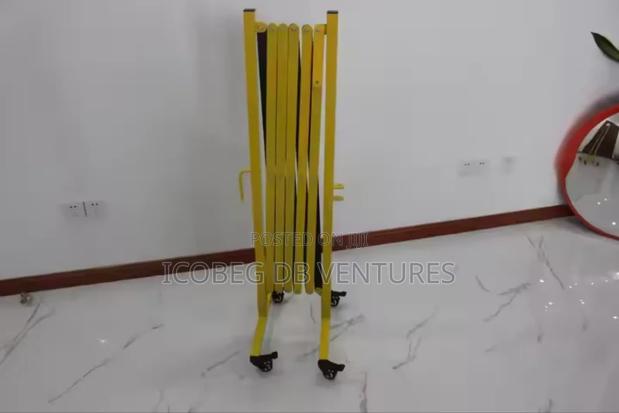 Expandable Fiber Barricade With Wheels/ Fence/Barrier · Photo 7