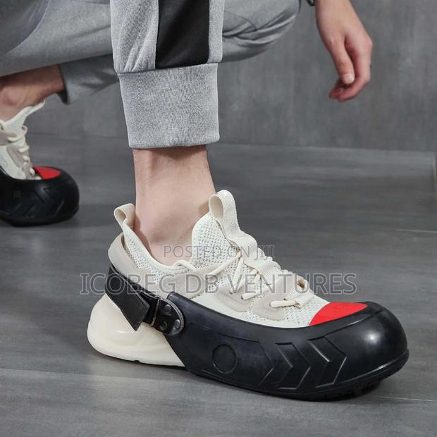 Visitors Safety Shoes/Over Shoe · Photo 1