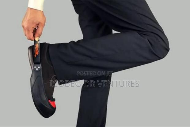 Visitors Safety Shoes/Over Shoe · Photo 3