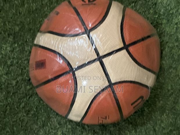 Molten Basketball · Photo 3
