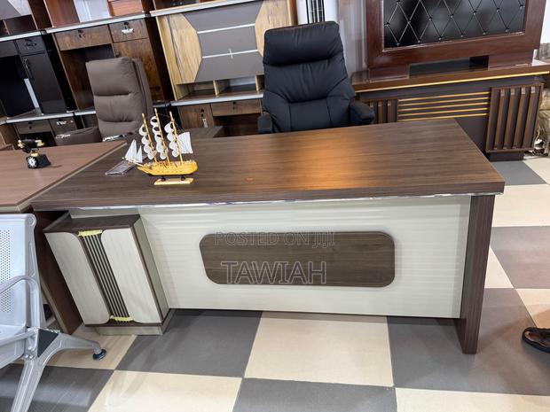 Boss Office Desk and Luxury Office Chair · Photo 1