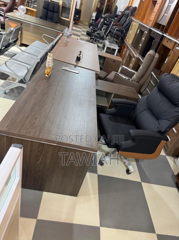 Boss Office Desk and Luxury Office Chair · Photo 2