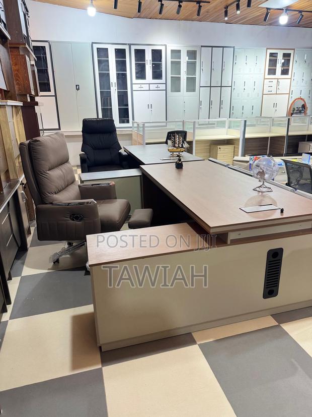 Executive Office Desk and Chair · Photo 1