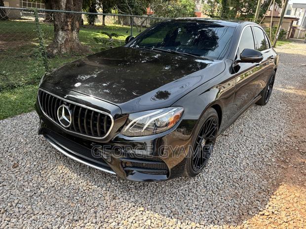 Mercedes-Benz E300 2018 Black · Photo 2