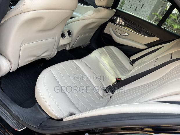 Mercedes-Benz E300 2018 Black · Photo 5