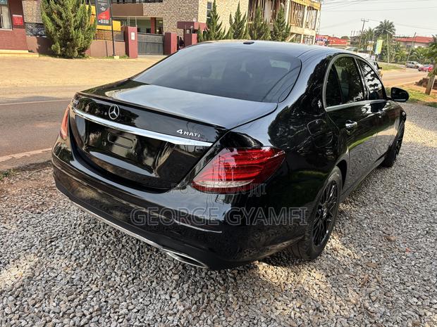Mercedes-Benz E300 2018 Black · Photo 4
