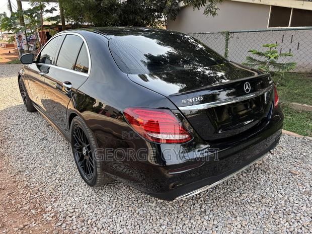 Mercedes-Benz E300 2018 Black · Photo 8
