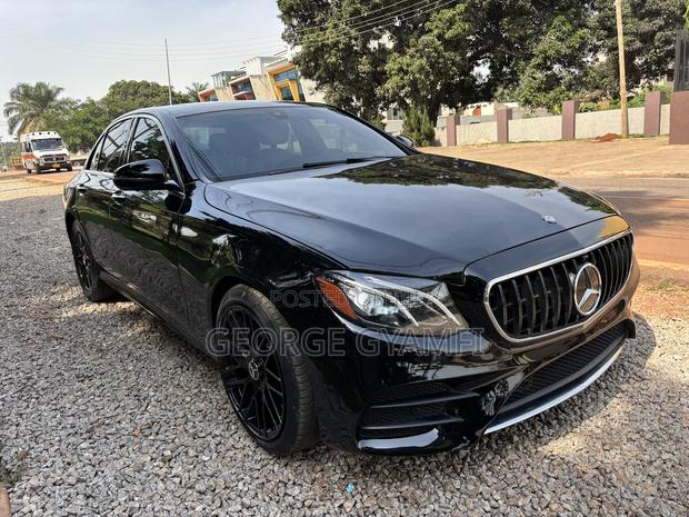 Mercedes-Benz E300 2018 Black · Photo 7
