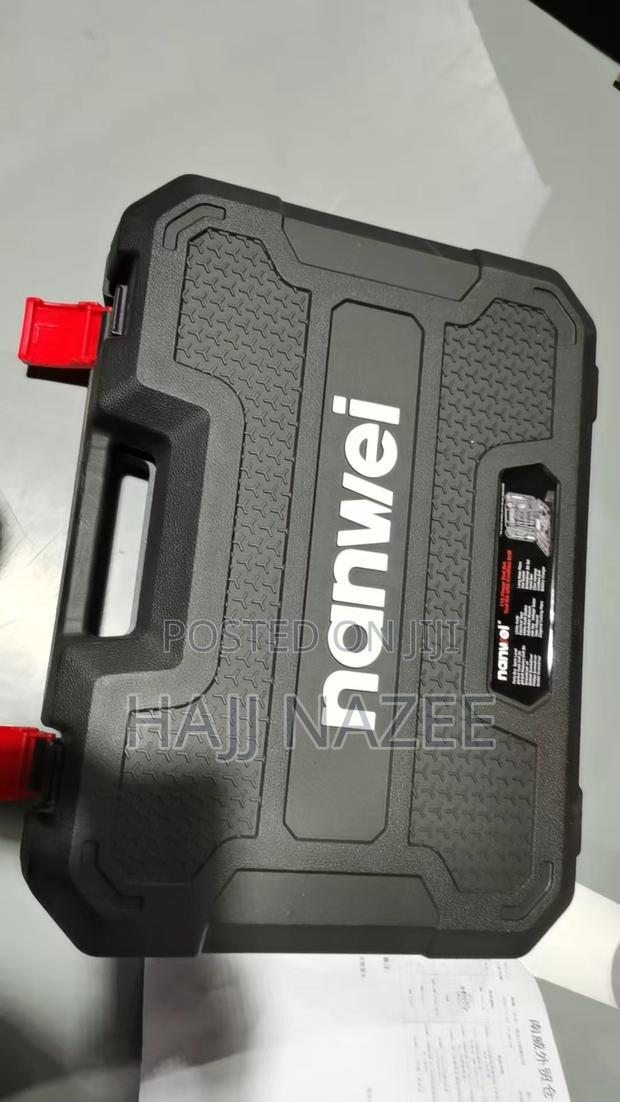 Chargeable Drilling Machine · Photo 4