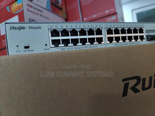 Ruijie 24port Gigabit Cloud Managed Poe+ Switch 4 Sfps 370w · Photo 4