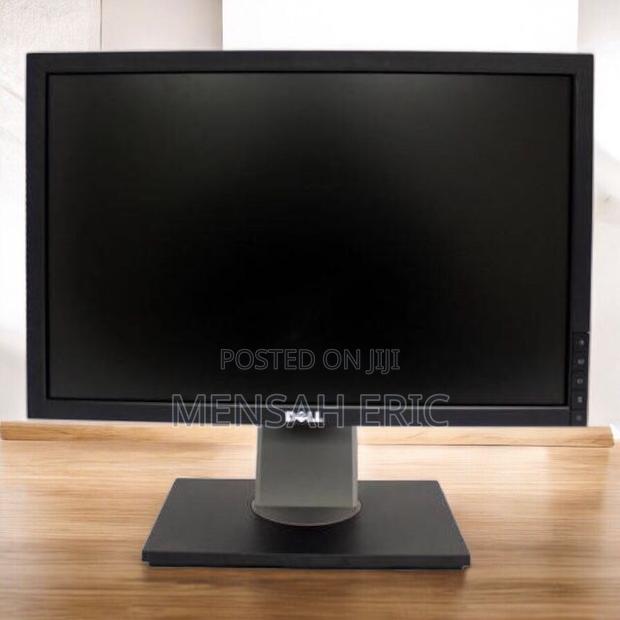 19 Inch Dell Monitor · Photo 1