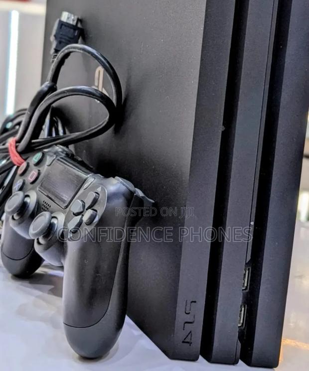 Ps4 Pro With Games +2 Controllers · Photo 2