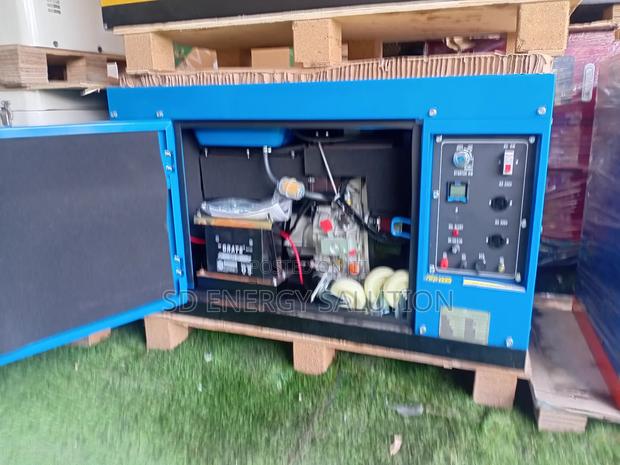 Perkins High-Capacity Diesel Generator · Photo 1