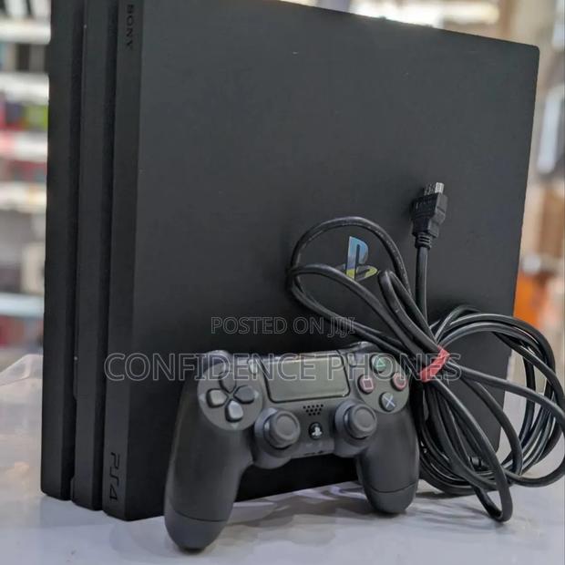 Ps4 Pro With Games +2 Controllers · Photo 1