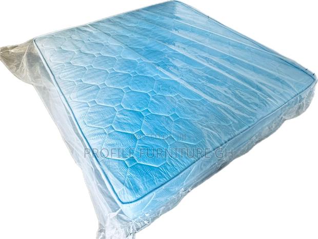 Queen Size Mattress 72x75 Medium Soft · Photo 1