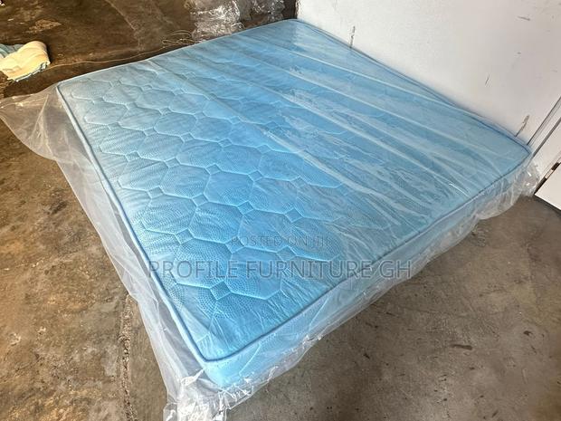 Queen Size Mattress 72x75 Medium Soft · Photo 2