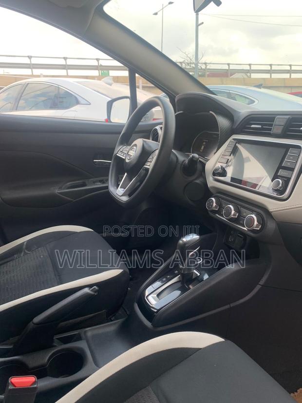 Nissan Versa 1.6 SV 2021 Silver · Photo 5