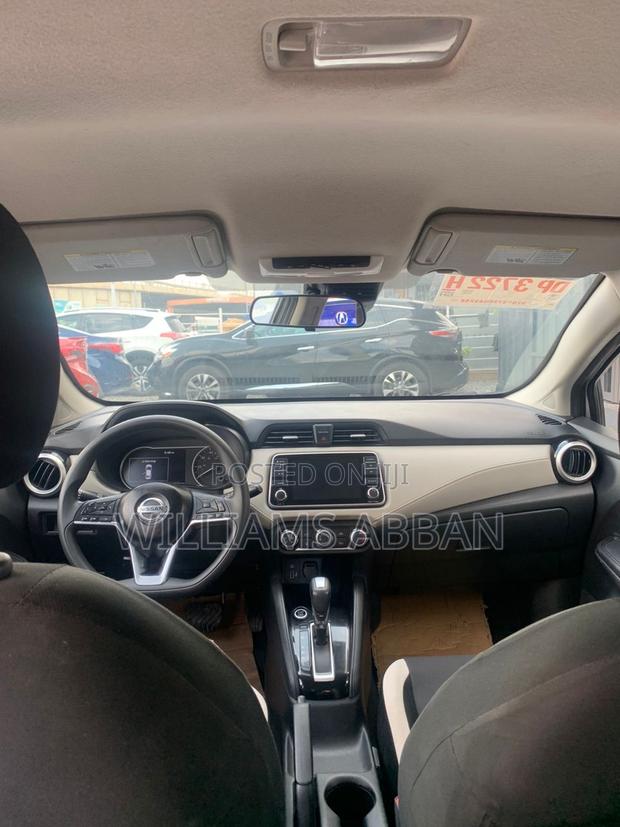 Nissan Versa 1.6 SV 2021 Silver · Photo 8