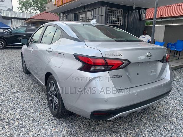 Nissan Versa 1.6 SV 2021 Silver · Photo 7