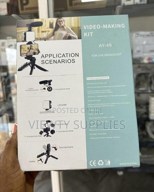 Smartphone Camera Vlogging Kit With Tripod Holder Microphone Led Light · Photo 2