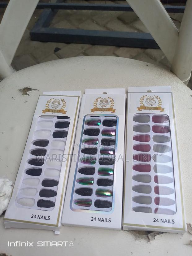 Leberger Press-on Finger Nails · Photo 2