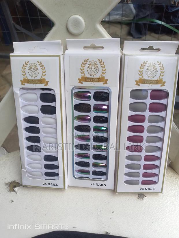 Leberger Press-on Finger Nails · Photo 1