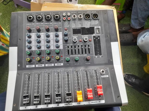 Kv 4 Channel Powered Mixer · Photo 2