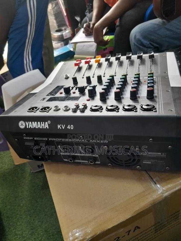Kv 4 Channel Powered Mixer · Photo 3