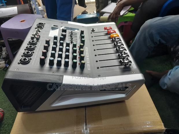 Kv 4 Channel Powered Mixer · Photo 4