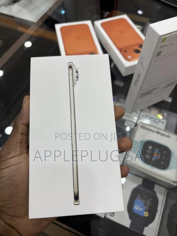 New Apple iPhone Air 256 GB Gold · Photo 2