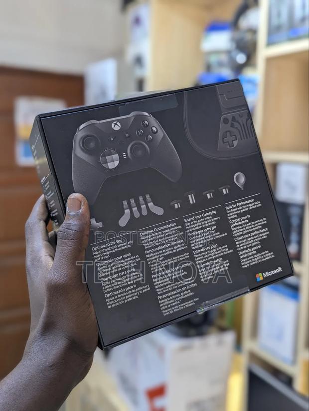 Xbox Elite Series 2 Core Wireless Gaming Controller · Photo 4