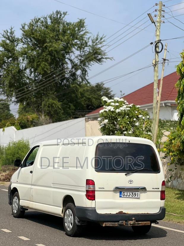 Toyota HiAce 2013 Black · Photo 6