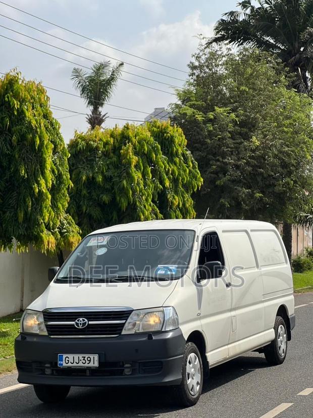 Toyota HiAce 2013 Black · Photo 1
