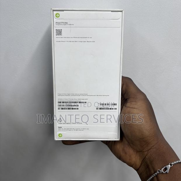 New Apple iPhone 17 Pro Max 256 GB Silver · Photo 2