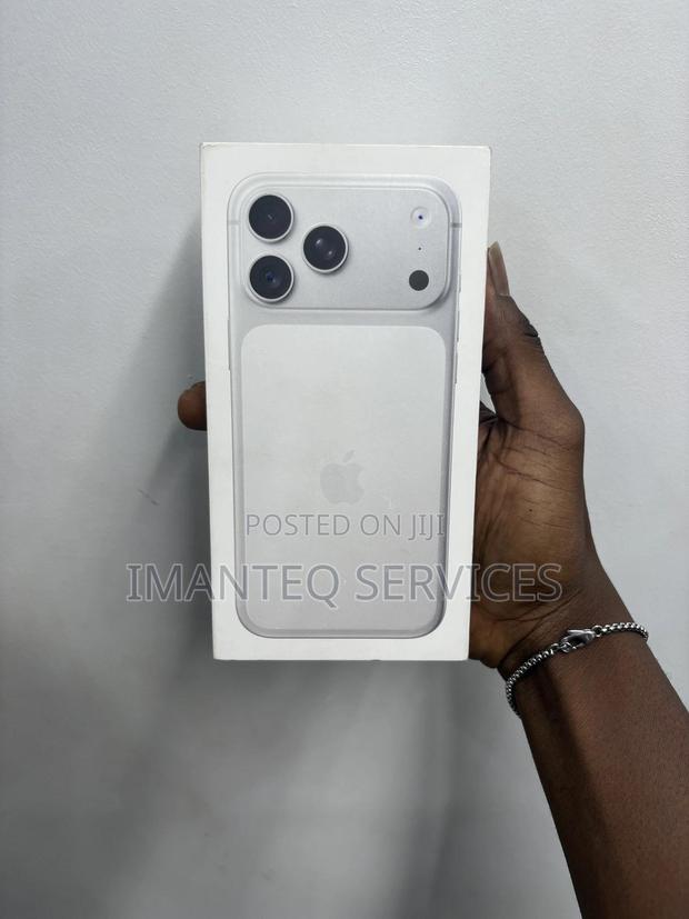 New Apple iPhone 17 Pro Max 256 GB Silver · Photo 1