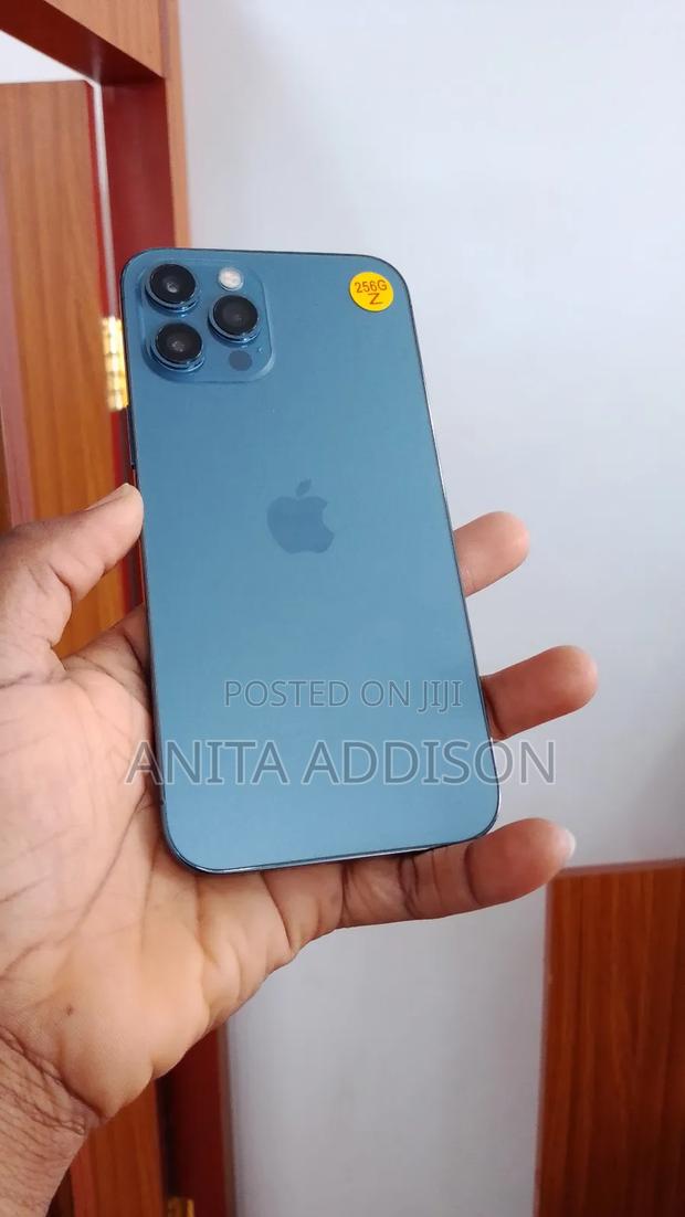 Apple iPhone 12 Pro Max 256 GB Blue · Photo 2